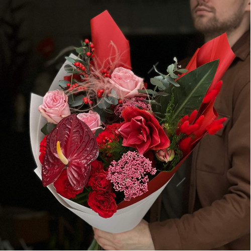 Яскравий букет з амарилісом та півонієвидними трояндами «Відтінки тепла»