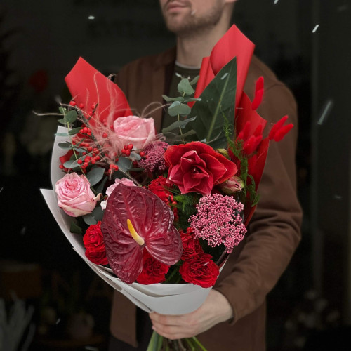 Яскравий букет з амарилісом та півонієвидними трояндами «Відтінки тепла»