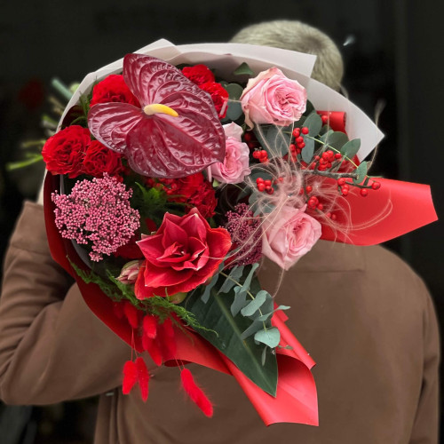 Яскравий букет з амарилісом та півонієвидними трояндами «Відтінки тепла»