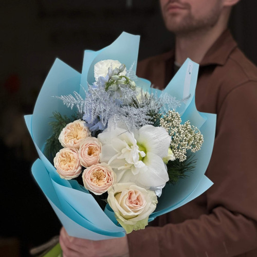 Світлий букет із розкішним амарилісом «Кришталевий ранок»