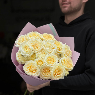 5 гілок кущової півонієвидної троянди Candlelight у букеті «Тепле сяйво»