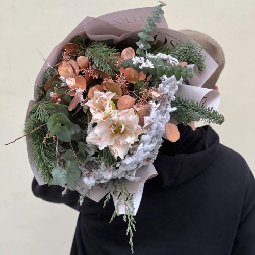 Winter bouquet with delicate amaryllis «Enchanted Evening»