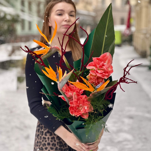 Екзотичний букет зі стреліцією «Різдво в тропіках»