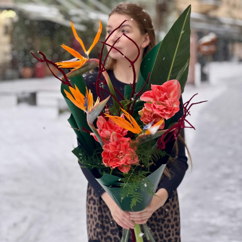 Екзотичний букет зі стреліцією «Різдво в тропіках»