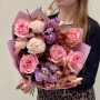 Elegant bouquet with fragrant Pink O'Hara roses «Golden Tenderness»