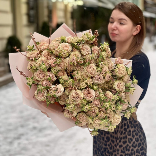 Luxurious bouquet with 19 stems of spray peony roses «Bronze Mocha»