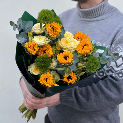 Яскравий букет з соняшниками «Сонячне привітання»