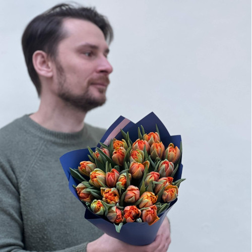 25 півонієвидних помаранчевих тюльпанів у букеті «Бурштинові камінчики»