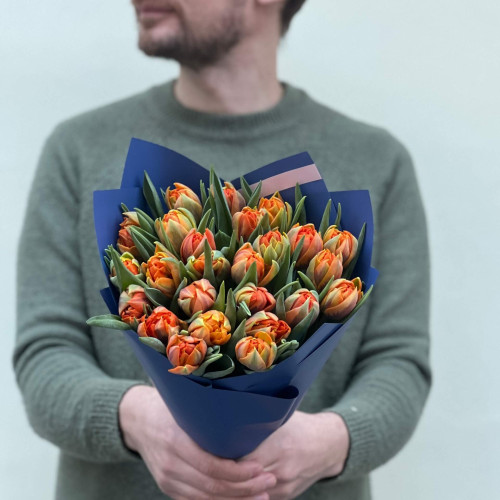 25 півонієвидних помаранчевих тюльпанів у букеті «Бурштинові камінчики»