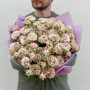 17 гілок незвичайних кущових півонієвидних троянд у букеті «Романтичний лате»