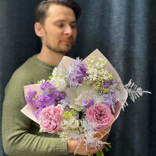Ніжний букет з тендітним бузком «Лілове натхнення»