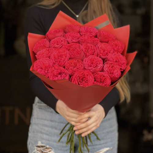 23 піоновидні троянди сорту Red Mary у букеті «Еталон пристрасті»