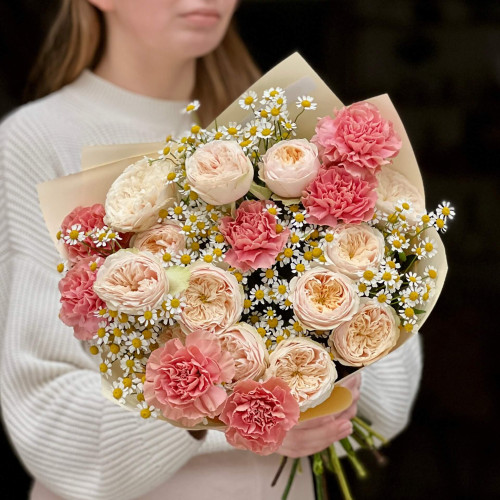 Романтичний букет у садовому стилі «Манговий лате»