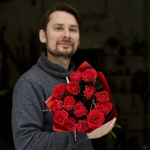 5 гілок яскравої кущової півонієвидної троянди Bella Linda Brick у букеті «Полум'яне мереживо»