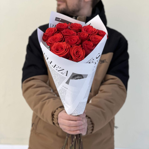 13 яскравих троянд Nina у букеті «Полум'яні пелюстки»