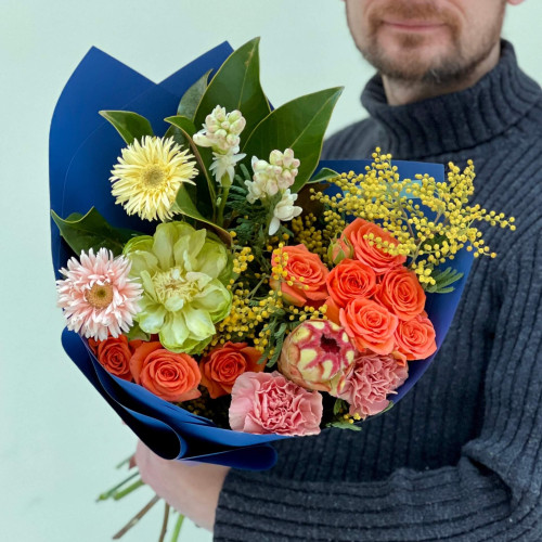 Яскравий букет з трояндою Veggie «Листівка із Сіднея»