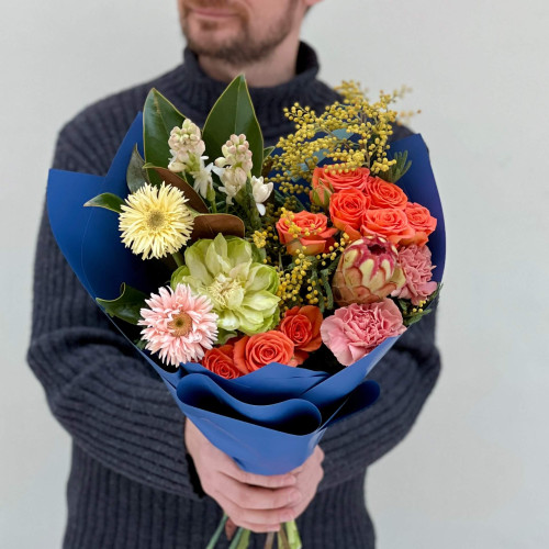 Яскравий букет з трояндою Veggie «Листівка із Сіднея»