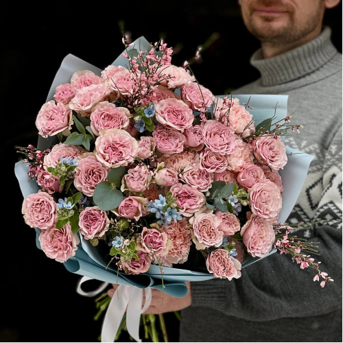 Кружевной букет из 7 веток кустовой пионовидной розы Baby Flow «Нежность для Тани»