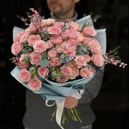 Кружевной букет из 7 веток кустовой пионовидной розы Baby Flow «Нежность для Тани»