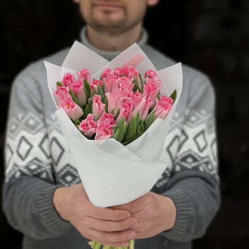 25 волнистых розовых тюльпанов в букете «Поцелуйчики для Татьянки»