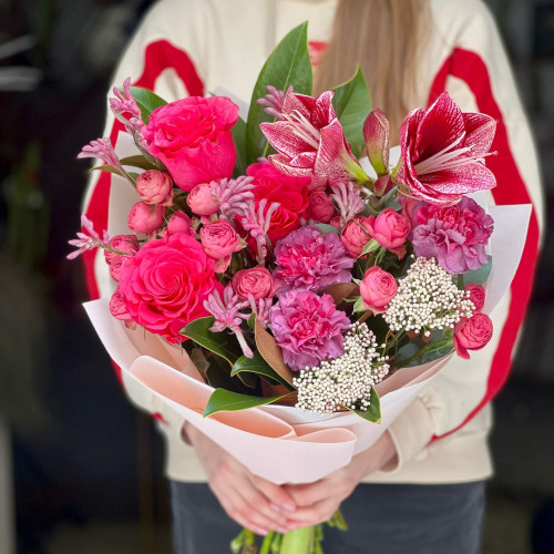 Яскравий букет з амарилісом «Неймовірна фуксія»