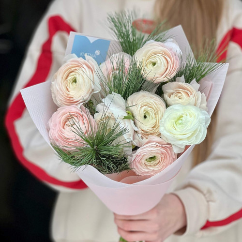 9 ранункулюсів Clooney Hanoi у букеті «Вишукані колючки»