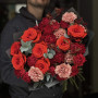 Яскравий букет у червоних відтінках «Багряне сузір'я»