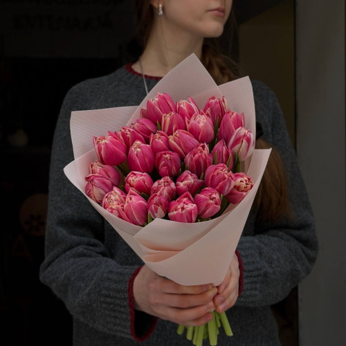27 розовых пионовидных тюльпанов в букете «Малиновые леденцы»