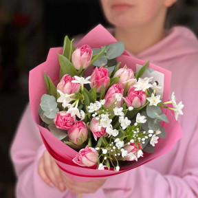 Ніжний ароматний букет з півонієвидними тюльпанами «Весняні зірочки»