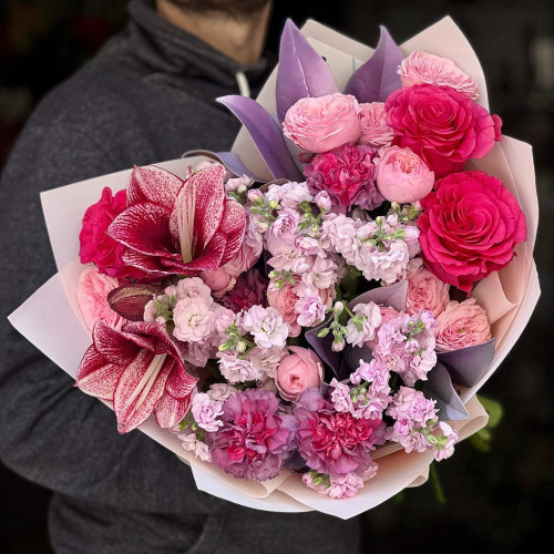 Яскравий букет з амарилісом «Малинова симфонія»