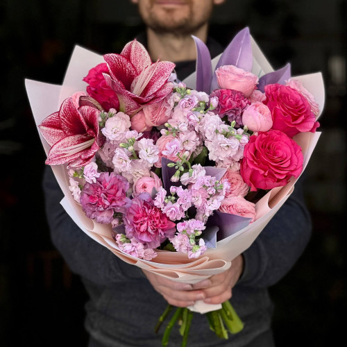 Яскравий букет з амарилісом «Малинова симфонія»