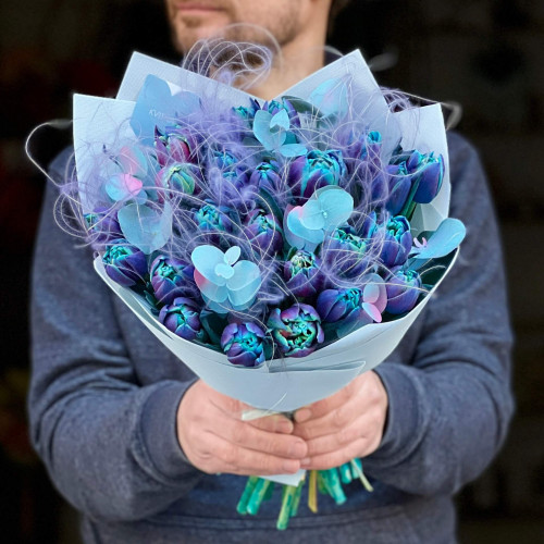 25 космічних півонієвидних тюльпанів від плантації VIP Roses у букеті «Неонова ніч»