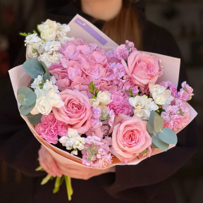 Ніжний букет з піоновидними трояндами Pink O'Hara «Аромат весняного Комо»