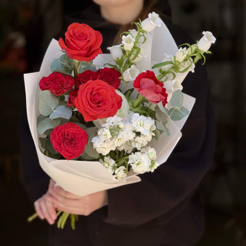 Цікавий букет із запашною матіолою «Дотик кохання»