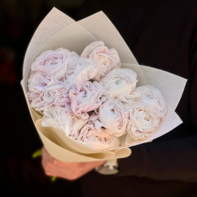 11 ранункулюсів сорту Clooney Nebbia у букеті «Лавандовий туман»