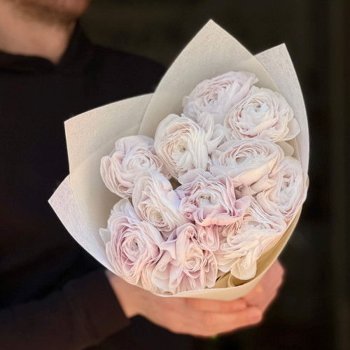 11 ранункулюсів сорту Clooney Nebbia у букеті «Лавандовий туман»