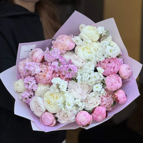 Вишуканий букет з півоніями та ранункулюсами «Аристократія весни»