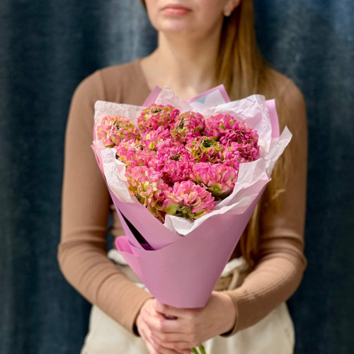 13 незвичайних ранункулюсів сорту Pon Pon Malva у букеті «Затишні мальви»