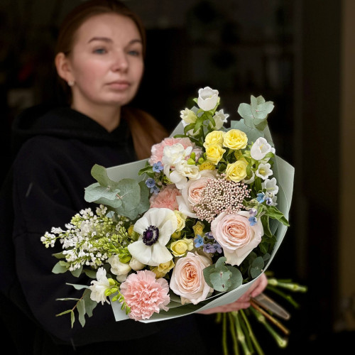 Світлий букет з ароматним бузком «Веснянка для Оксанки»