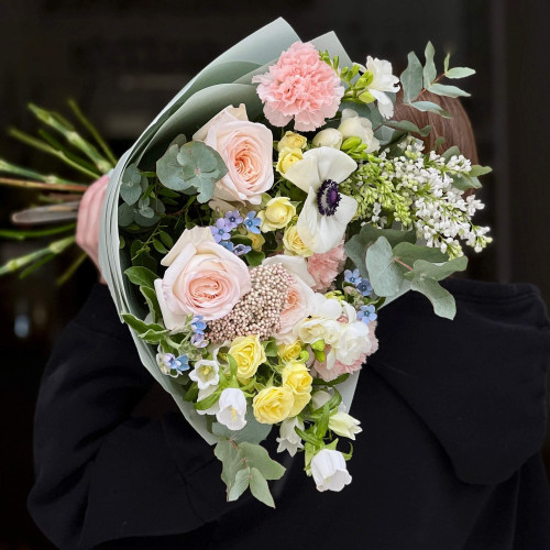 Світлий букет з ароматним бузком «Веснянка для Оксанки»
