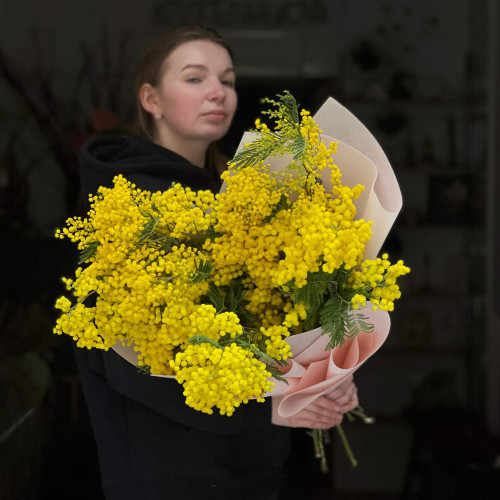 13 stems of fluffy fragrant mimosa in the bouquet «Italian Inspiration»