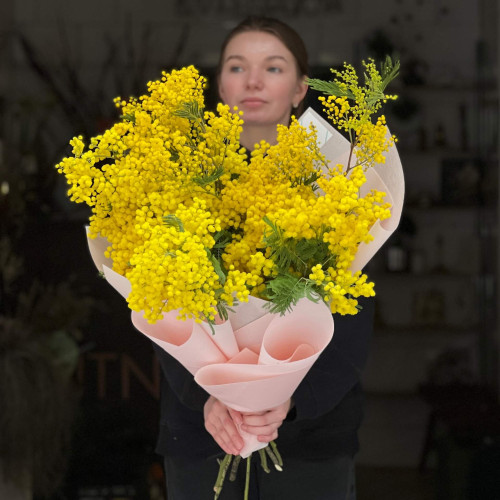 13 stems of fluffy fragrant mimosa in the bouquet «Italian Inspiration»