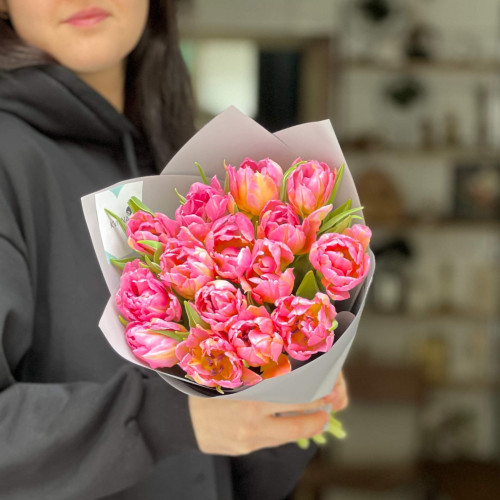 15 піоновидних тюльпанів у букеті «Рожеві Зірочки»