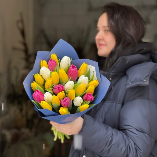 Мікс із 29 тюльпанів у букеті «Світло полярної ночі»