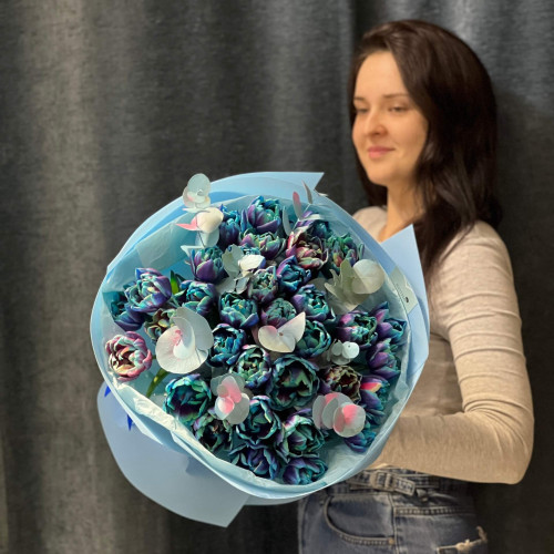 35 розкішних піоновидних тюльпанів VIP Roses у букеті «Океанічне сяйво»