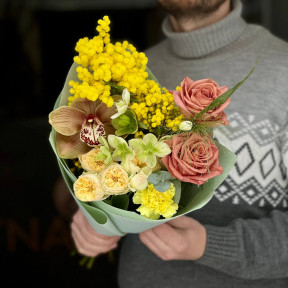 Букет із запашною італійською мімозою «Пряний чай»