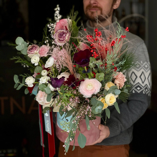 Розкішна композиція у коробці «Квіткова кадриль»