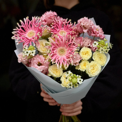 Соковитий пухнастий букет з герберами «Солодкий грейпфрут»