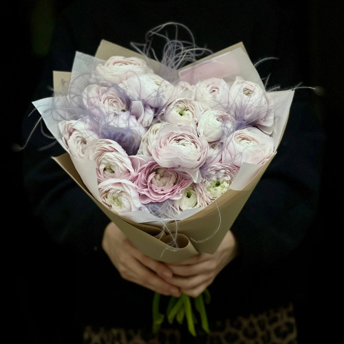 Романтичний букет із преміальних ранункулюсів Nebbia «Виноградний лід»