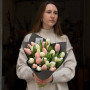 27 класичних тюльпанів у букеті «Вершковий абрикос»